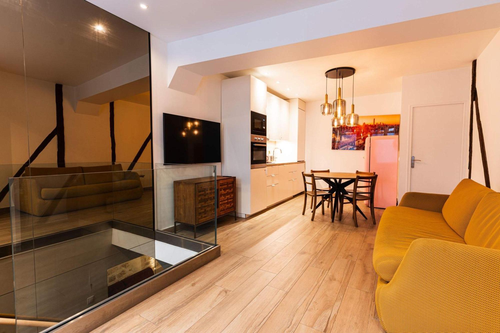 Loft 1 Bedroom Marais, Notre Dame Ac By Lcc Agency